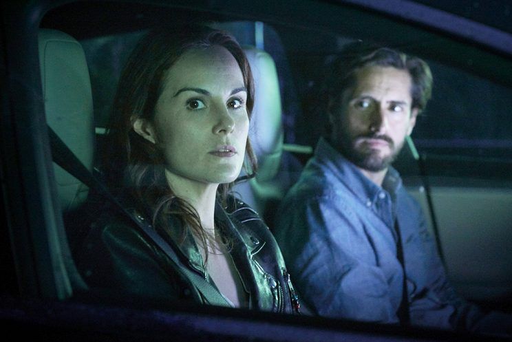 Good Behavior: Michelle Dockery e Juan Diego Botto in una foto della serie