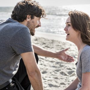 Good Behavior: una foto dei protagonisti Juan Diego Botto e Michelle Dockery