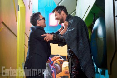 Thor: Ragnarok - Mark Ruffalo e Chris Hemsworth in una foto del film