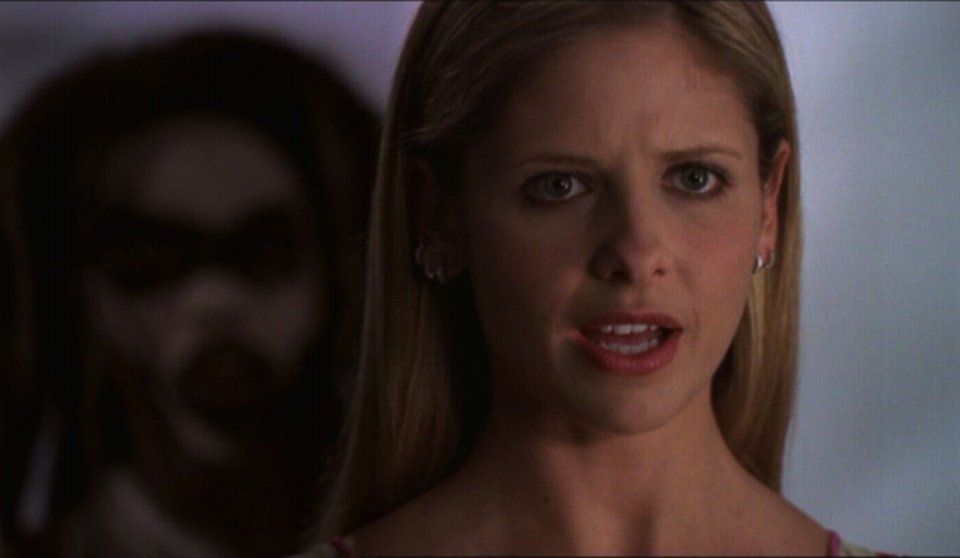 Una scena di Buffy, con Sarah Michelle Gellar