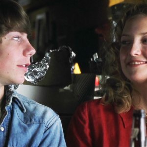 Patrick Fugit e Kate Hudson in una scena del film Almost Famous