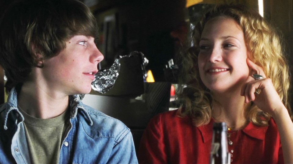 Patrick Fugit e Kate Hudson in una scena del film Almost Famous