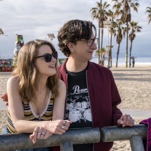 Love: una foto dei protagonisti Gillian Jacobs e Paul Rust