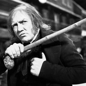 Albert Finney in La più bella storia di Dicken