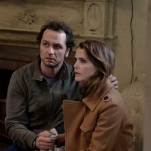 The Americans: i protagonisti Matthew Rhys e Keri Russell in Amber Waves