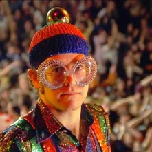 Elton John in una scena di Tommy