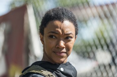 The Walking Dead: l'attrice Sonequa Martin Green in The Other Side