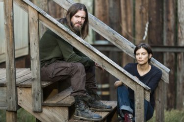 The Walking Dead: Tom Payne e Lauren Cohan in The Other Side