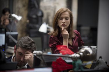 Elle: una scena con Michèle/ Isabelle Huppert nel suo ufficio