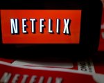 Netflix critica la distribuzione in sala e promette novità per lo streaming sui cellulari