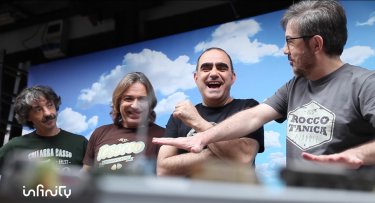 Elio e le Storie Tese: Faso, Cesareo, Elio e Rocco Tanica nelle foto del backstage dei video per Mediaset Infinity