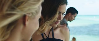 47 metri: Mandy Moore e Claire Holt in una scena del film