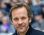 Peter Sarsgaard in The Looming Tower, serie dedicata ai fatti che portarono all'11 settembre 2001