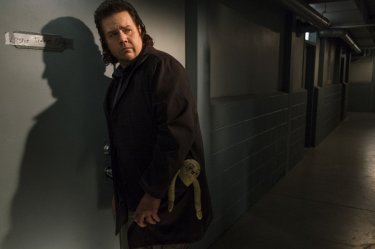 The Walking Dead: Josh McDermitt interpreta Eugene in Something They Need