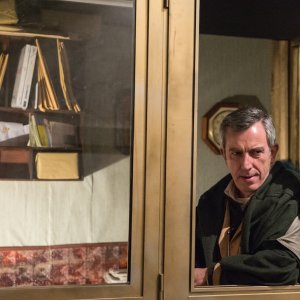 Vieni a vivere a Napoli: Gianfelice Imparato in una scena del film