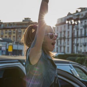 Vieni a vivere a Napoli: Miriam Candurro in una scena del film