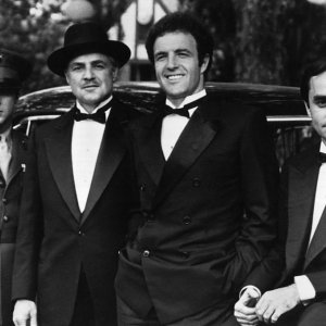 Il Padrino: James Caan, Marlon Brando, Al Pacino in una scena