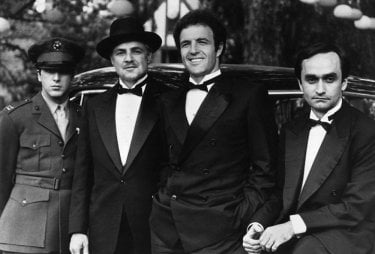Il Padrino: James Caan, Marlon Brando, Al Pacino in una scena