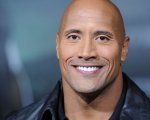 Dwayne Johnson interrompe la dieta in onore di un giovane fan malato