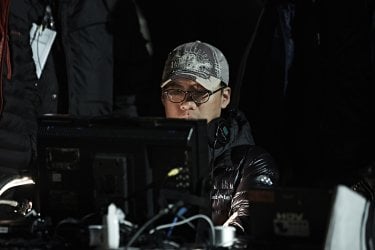 The Tunnel: il regista Kim Seong-hun sul set