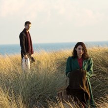 Il segreto: Theo James e Rooney Mara in un momento del film