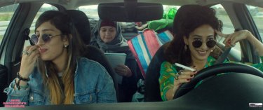 Libere, disobbedienti, innamorate - In Between: un'immagine del film con le protagoniste in macchina