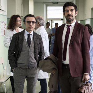 Moglie e marito: Pierfrancesco Favino e Valerio Aprea in una scena del film