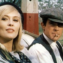 Gangster Story: Warren Beatty e Faye Dunaway in una scena del film