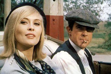 Gangster Story: Warren Beatty e Faye Dunaway in una scena del film