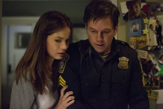 Boston - Caccia all'uomo: Mark Wahlberg e Michelle Monaghan in un momento del film