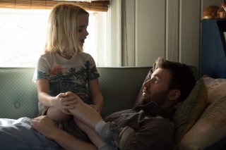 Gifted - Il dono del talento: Mckenna Grace e Chris Evans in una scena del film