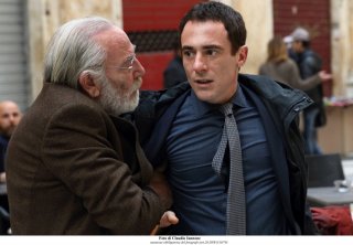 La tenerezza: Renato Carpentieri ed Elio Germano in una scena del film