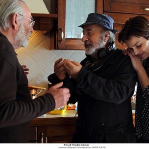 La tenerezza: Renato Carpentieri, Gianni Amelio e Micaela Ramazzotti sul set del film