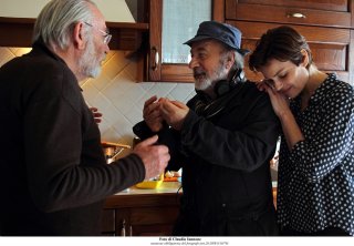 La tenerezza: Renato Carpentieri, Gianni Amelio e Micaela Ramazzotti sul set del film