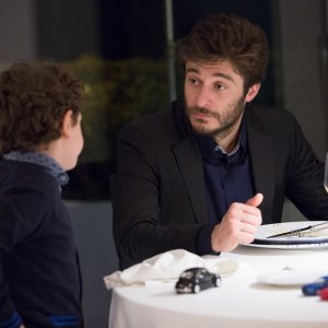 Le verità: Lino Guanciale in una scena del film