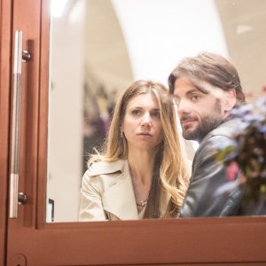 Le verità: Nicoletta Romanoff e Fabrizio Nevola in una scena del film