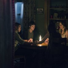 The Bye Bye Man: Lucien Laviscount, Douglas Smith, Jenna Kanell e Cressida Bonas in una scena del film