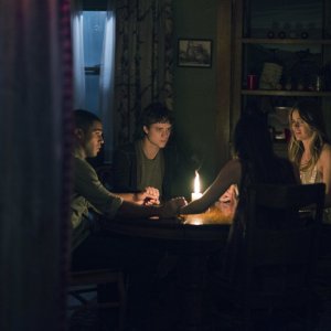 The Bye Bye Man: Lucien Laviscount, Douglas Smith, Jenna Kanell e Cressida Bonas in una scena del film