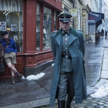 Un sacchetto di biglie: Dorian Le Clech e Batyste Fleurial guardano due nazisti in una scena del film