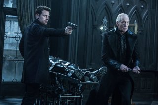 Underworld - Blood Wars: James Faulkner e Theo James in una scena del film