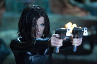 Underworld - Blood Wars: Kate Beckinsale in un momento di azione del film