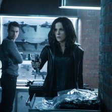 Underworld - Blood Wars: Kate Beckinsale e Theo James in una scena del film