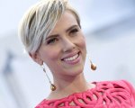 Scarlett Johansson parla delle foto di nudo rubate dagli hacker: 'È stato devastante'