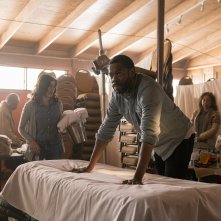 Fear the Walking Dead: Colman Domingo in una scena corale