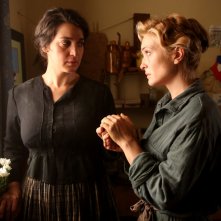 L'accabadora: Donatella Finocchiaro e Carolina Crescentini in una scena del film