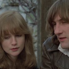 Loulou: Isabelle Huppert e Gérard Depardieu in una scena del film
