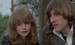 Loulou: Isabelle Huppert e Gérard Depardieu in una scena del film