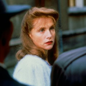 Un affare di donne: Isabelle Huppert in una scena del film