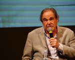Oliver Stone: dalla faida con Dino De Laurentiis al documentario su Putin