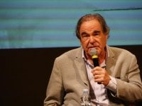 Oliver Stone: dalla faida con Dino De Laurentiis al documentario su Putin